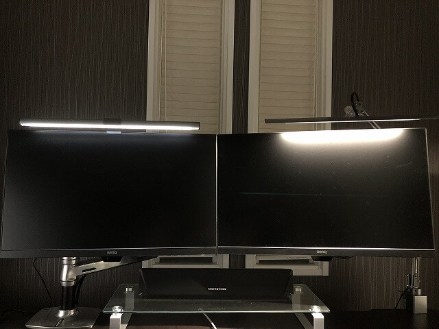 BenQ『ScreenBar Plus』と山田照明『Z-10N』照明比較
